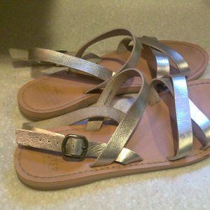 HOLLISTER WOMENS SANDALS WITH SILVER LEATHER ADJUSTABLE STRAPS-SIZE 6